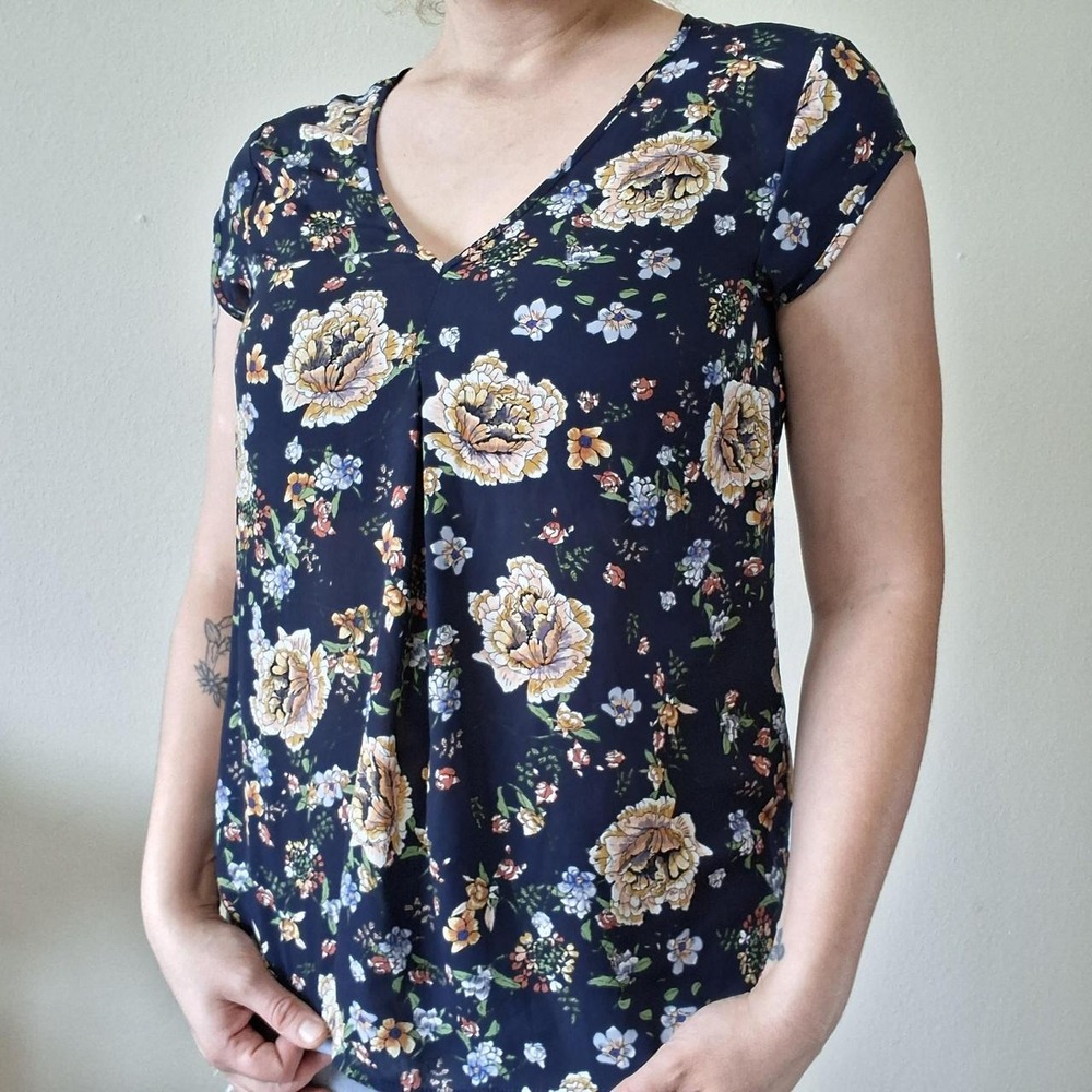 NWOT Navy Blue Floral V-Neck Strappy Back Blouse S M